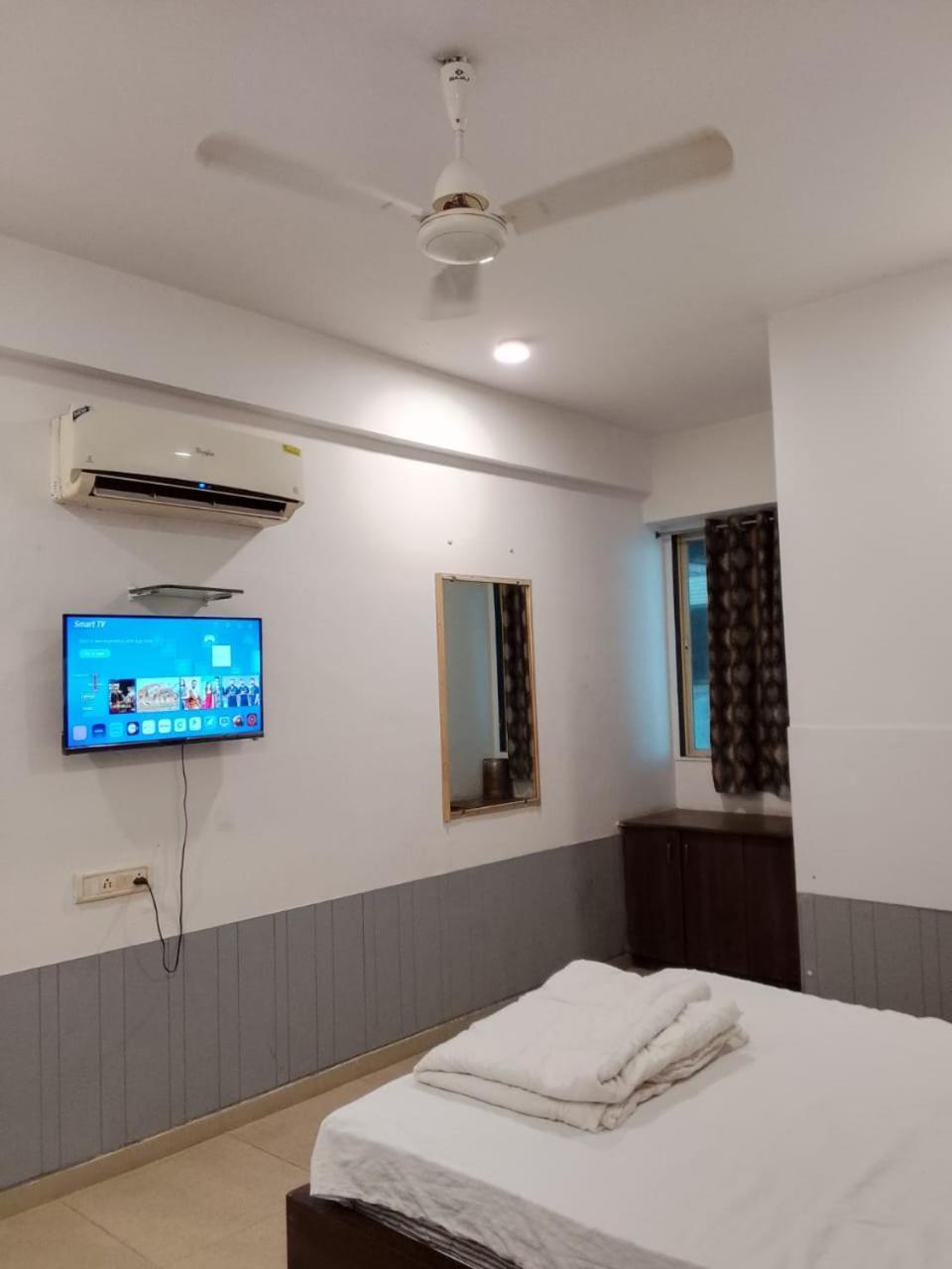 Infinity Rooms & Banquet سورات المظهر الخارجي الصورة