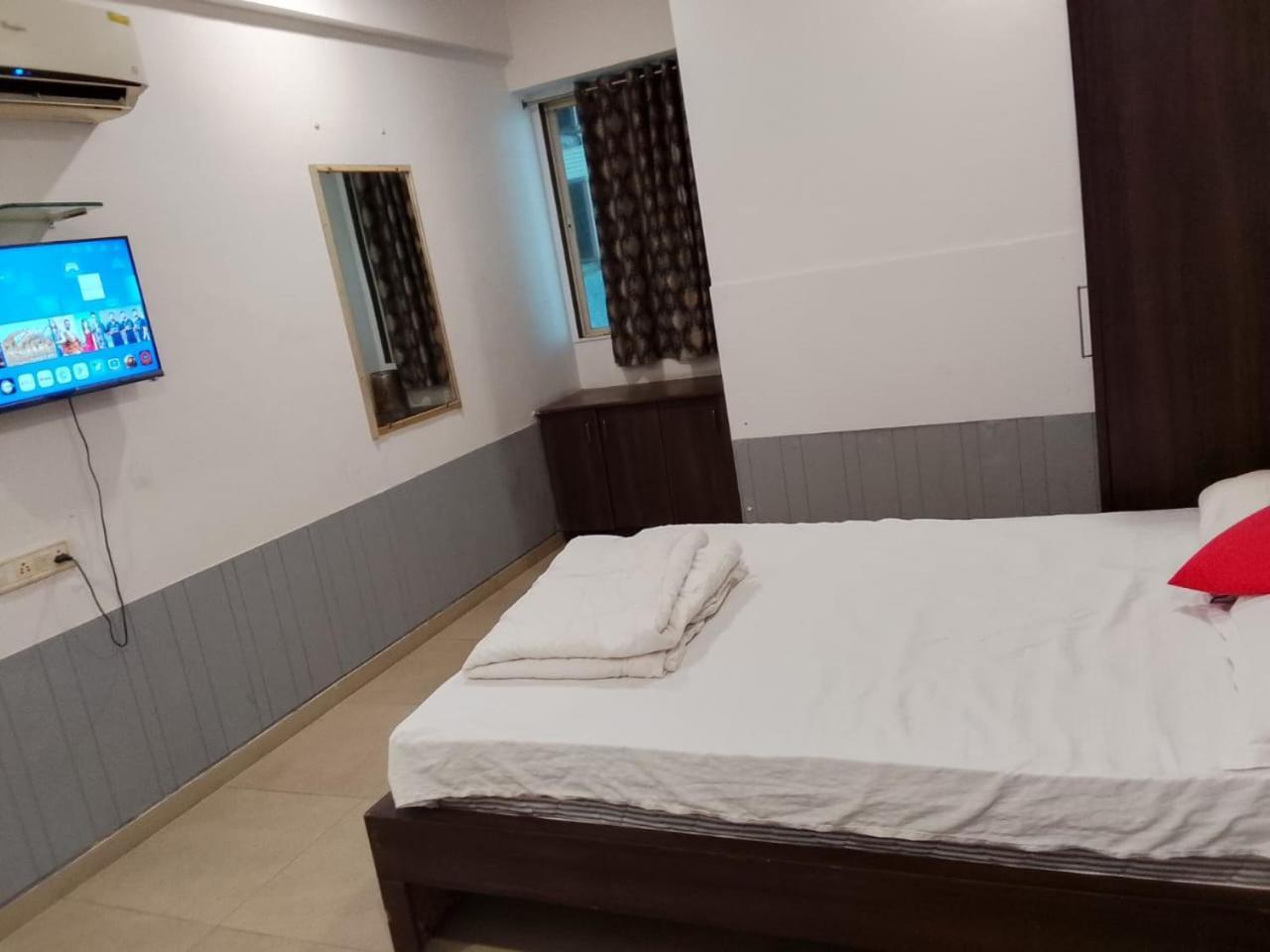 Infinity Rooms & Banquet سورات المظهر الخارجي الصورة